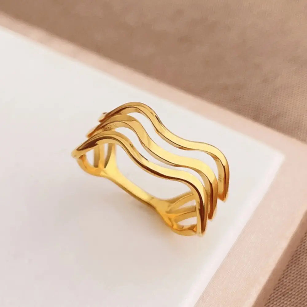 18KGP Multiple Layer Wave Pattern Ring