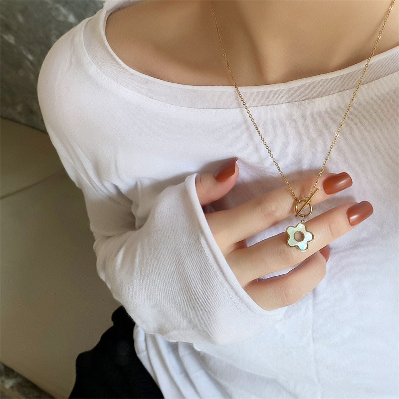 18k Gold Plated Shell Flower Pendant Necklace
