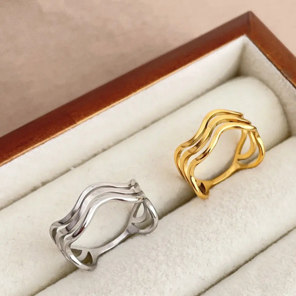 18KGP Multiple Layer Wave Pattern Ring