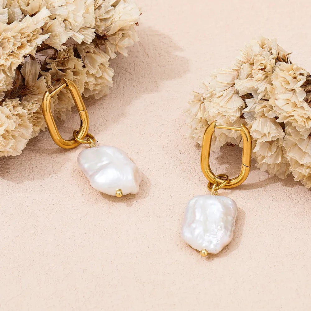 18K Gold Plated U Pearl Huggie Earring