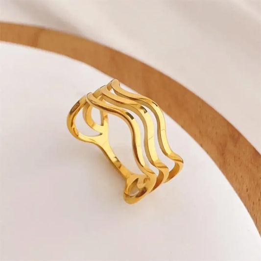 18KGP Multiple Layer Wave Pattern Ring