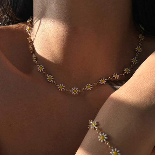 18K Gold Plated White Daisy Choker Necklace