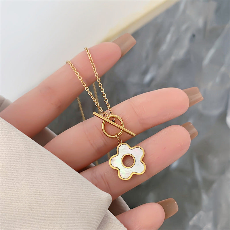 18k Gold Plated Shell Flower Pendant Necklace